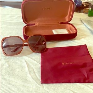 GUCCI GG0505S OVERSIZED FRAME SUNGLASSES